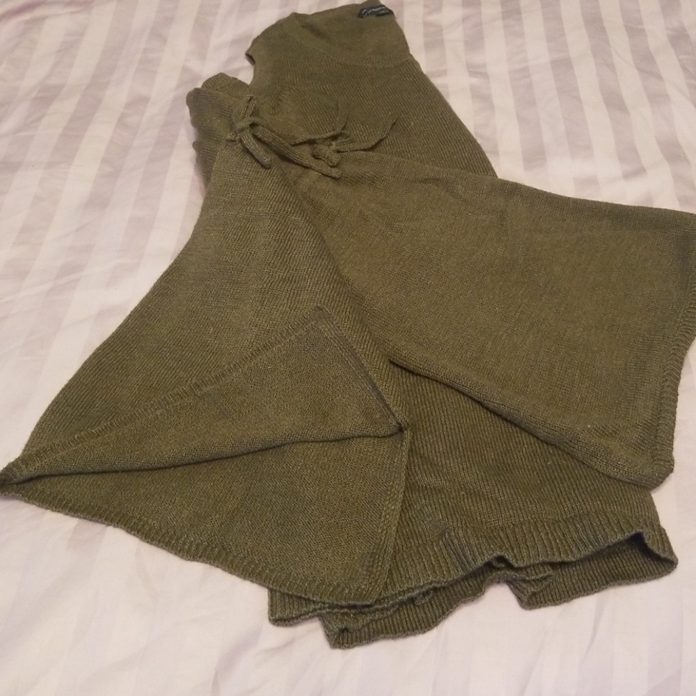 Sweater - Picture 3 of 3